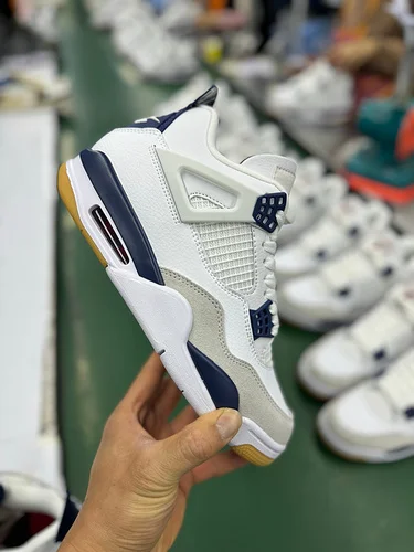 Value Version AJ4 SB White Blue Gum Sole Sneakers Nike SB x Air Jordan 4 "Navy" DR5415-100