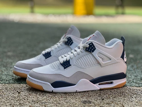 Value Version AJ4 SB White Blue Gum Sole Sneakers Nike SB x Air Jordan 4 "Navy" DR5415-100