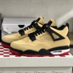 AJ4 ベージュイエローブラックレッド UNI BG スニーカー IH2094-200