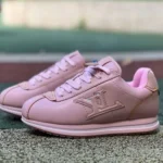 ルイ?ヴィトン x ニゴー コラボ ピンク フットボールシューズ FW25