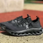オン x ロエベ クラウドティルト ブラック ランニングシューズ