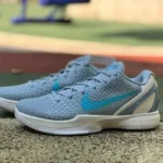 純正 コービー6 ケイトリン?クラーク UNC ブルー コラボ スニーカー IO3672-400