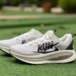 ナイキ ボメロ18 ホワイトグレイ マラソンランニングシューズ IB5726-100