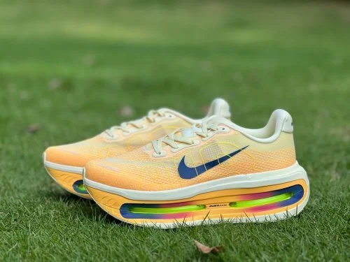 ナイキ ボメロ19 ベージュオレンジ マラソンランニングシューズ HQ2050-401