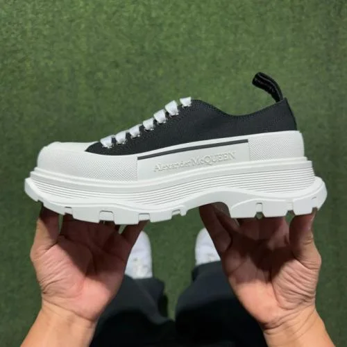 アレキサンダー?マックイーン プラットフォーム キャンバスシューズ ロートップ ブラックホワイト