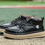 ティンバーランド ミッドトップ ブラックブーツ